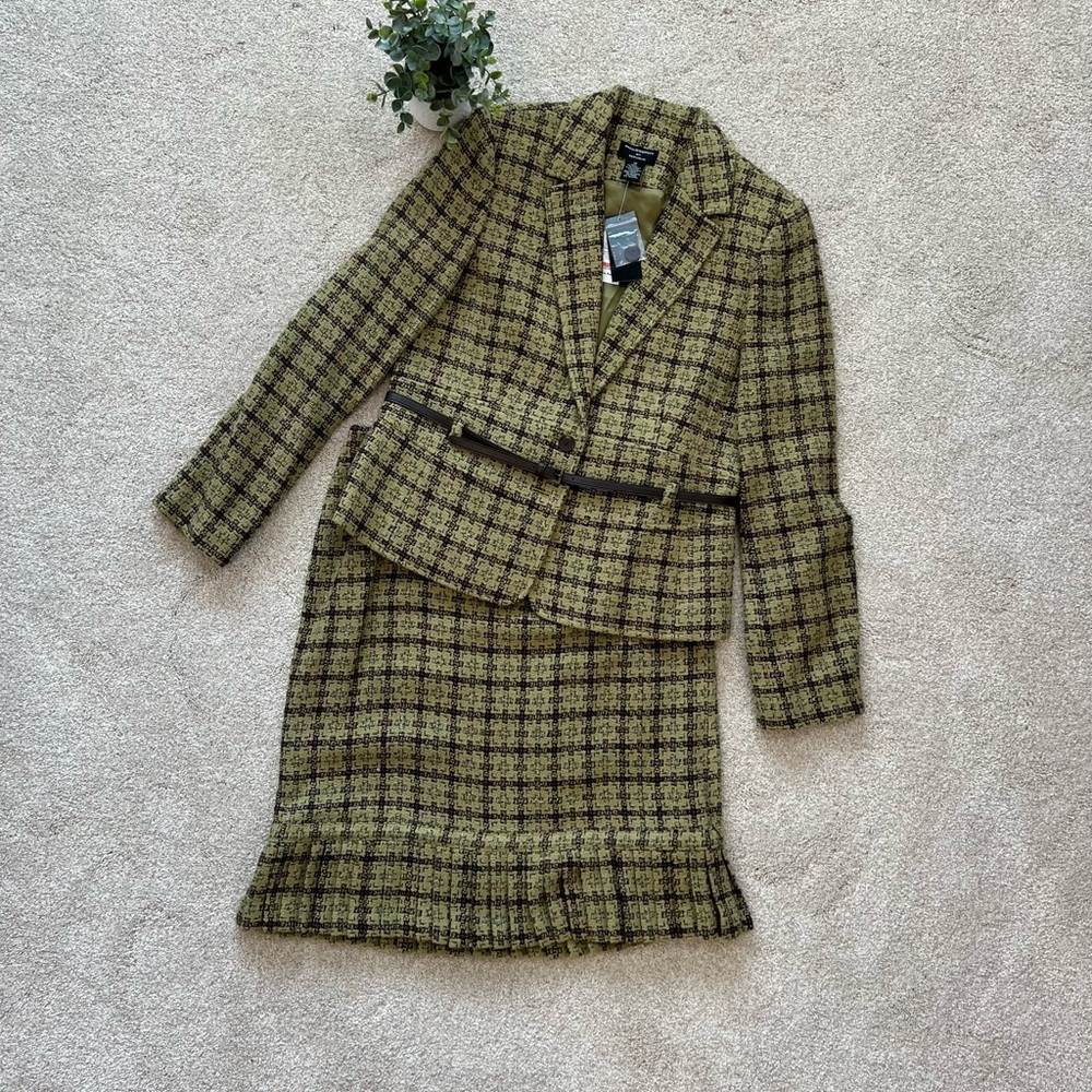 Women’s - Two Piece - Suit - Picture 11 of 15